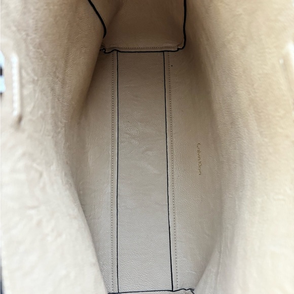 🔥Calvin Klein Leather Floral Tote and Pouch PRICED TO SELL - Picture 4 of 9